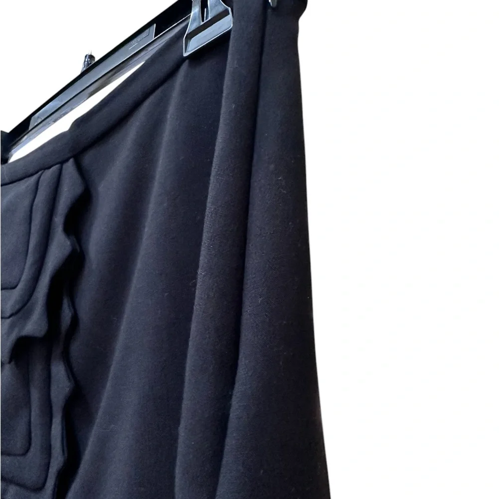 Victoria Beckham black skirt; size M, Gently used condition.